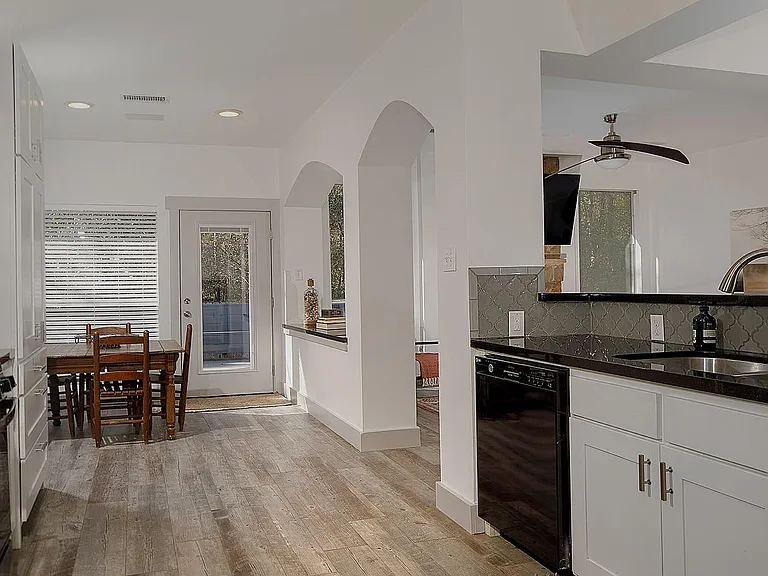 182 N Valley Oaks Cir — Photo 13