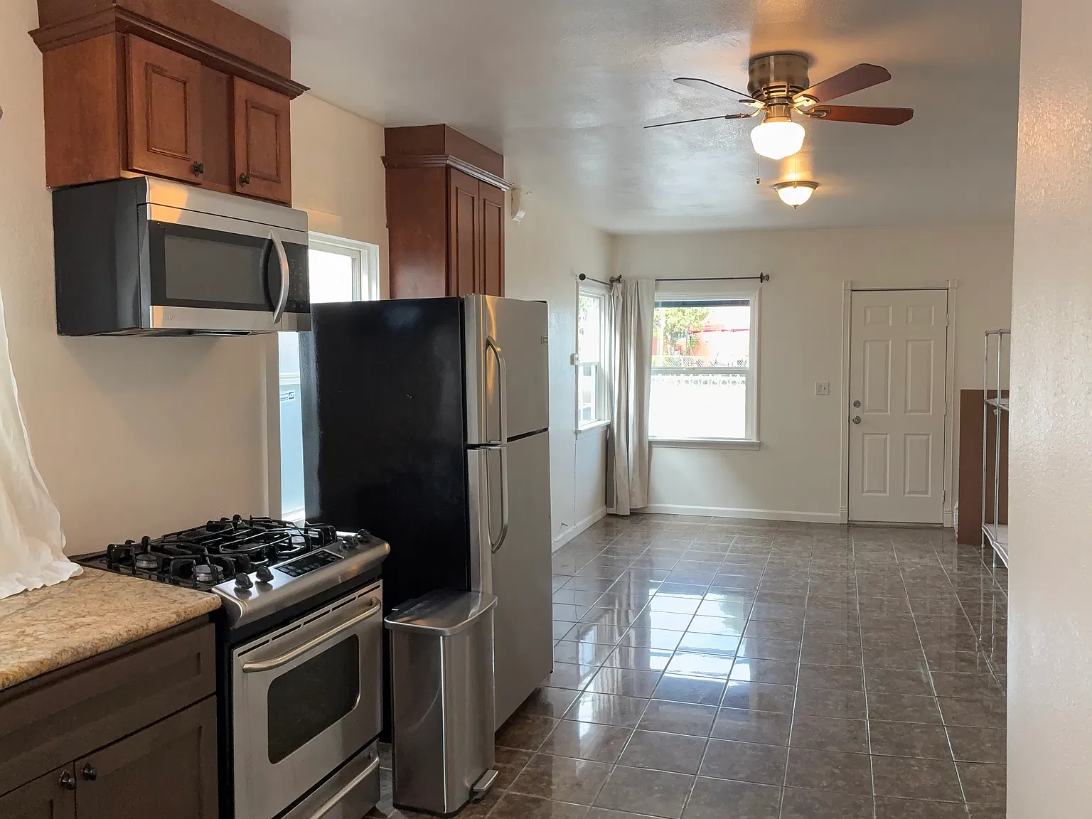 Studio, 300 sqft, $1,600 — Photo 4