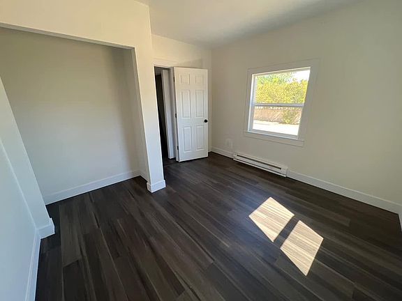 5th image of 900 Robbins St