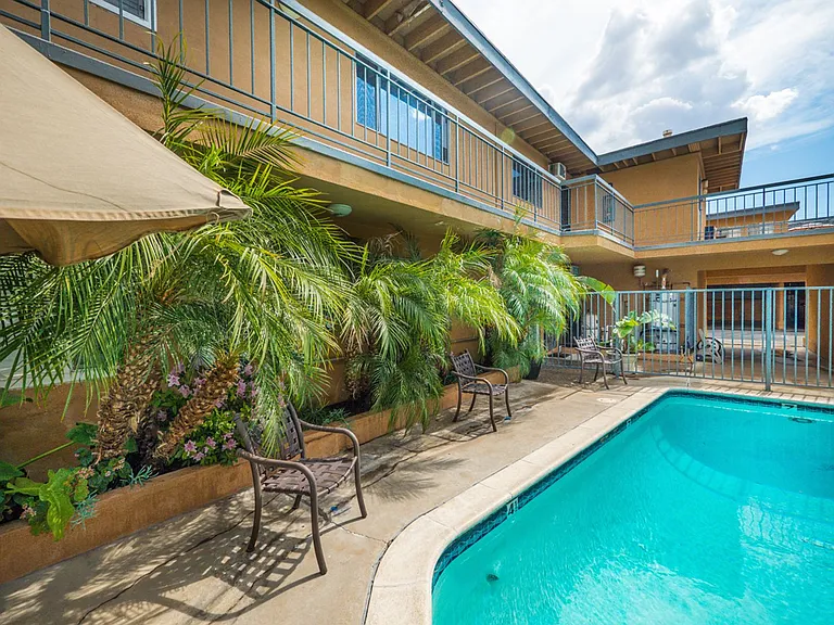 10736 Magnolia Blvd — Photo 38