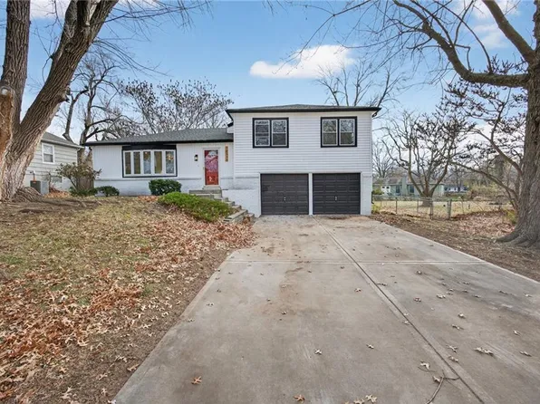 10223 Dearborn Dr, Overland Park, KS 66207