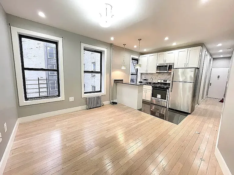 4308 Broadway #21 — Photo 2