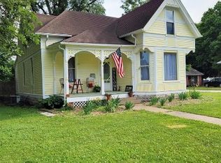 320 Cherry St, Carthage, IL 62321