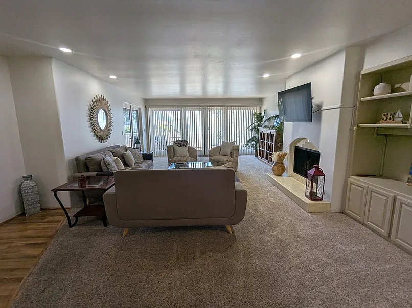 2 bed, 2.5 bath, 1475 sqft, $4,550 — Photo 3