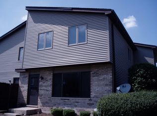 1036 Schoolgate Rd #4, New Lenox, IL 60451