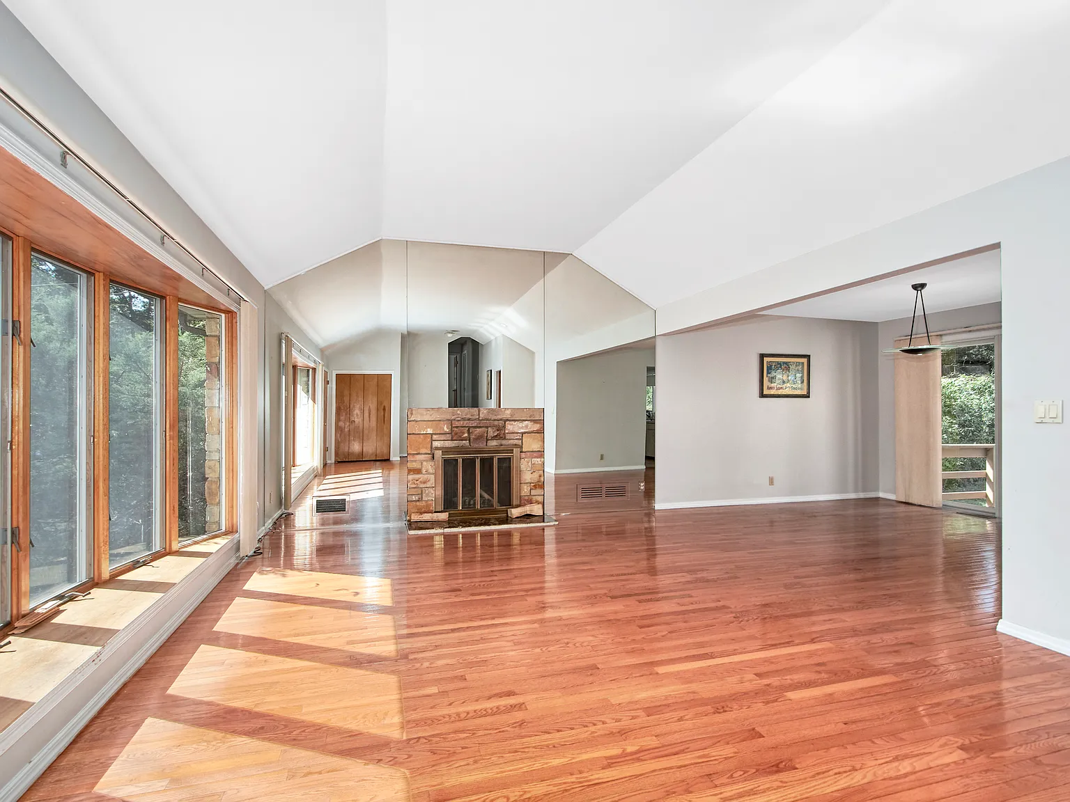 3 bed, 1800 sqft, $5,900 — Photo 3