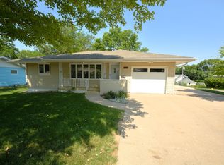 2100 Helmer St, Sioux City, IA 51103