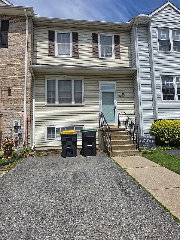 2 bed, 2.5 bath, 1925 sqft, $2,125 — Photo 1