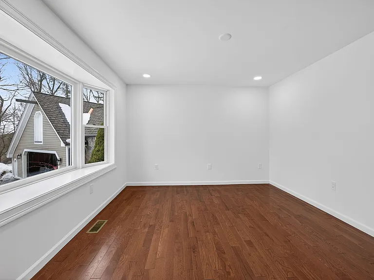 166 Londonderry Rd — Photo 16