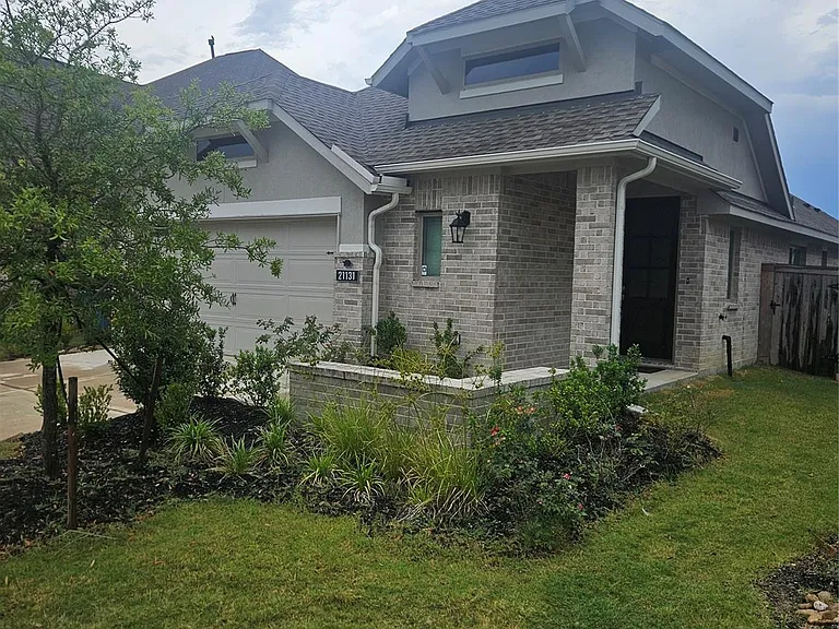 21131 Armstrong County Dr — Photo 2