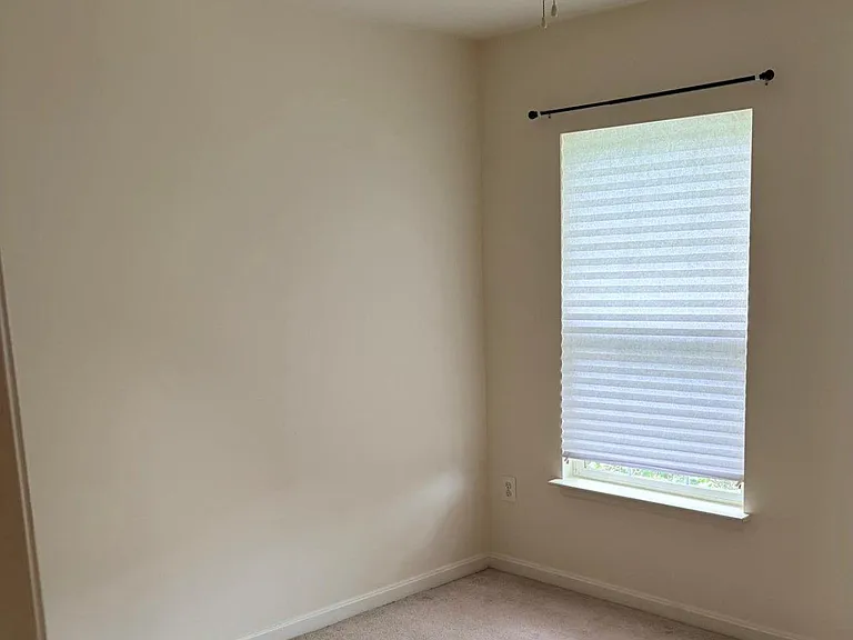 21784 Oakville Ter — Photo 12