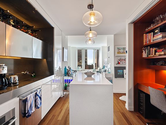 3rd image of 15 William St #C15