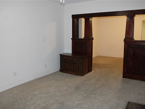4th image of 411 W Main St