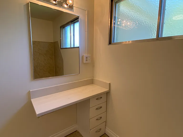 Bathroom: Quartz Vanity