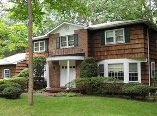 43 Wilmington Dr, Melville, NY 11747