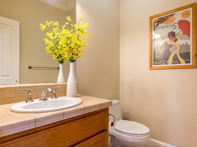 1087 Empey Way — Photo 14