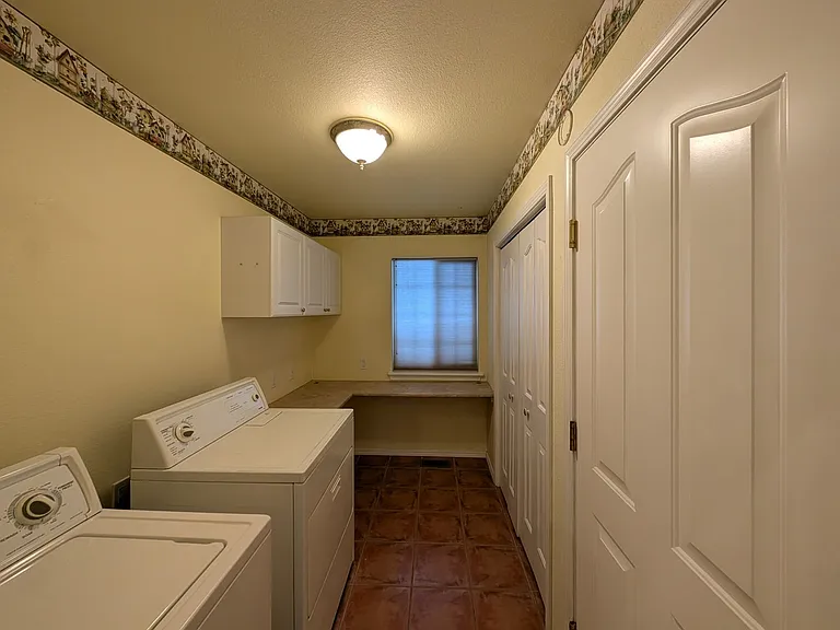 224 Capitan Cir — Photo 17