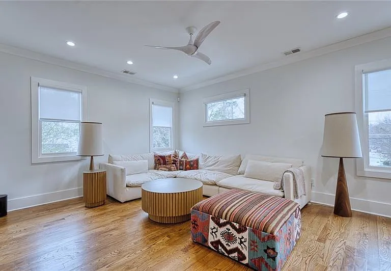 2975 Osborne Rd NE — Photo 28