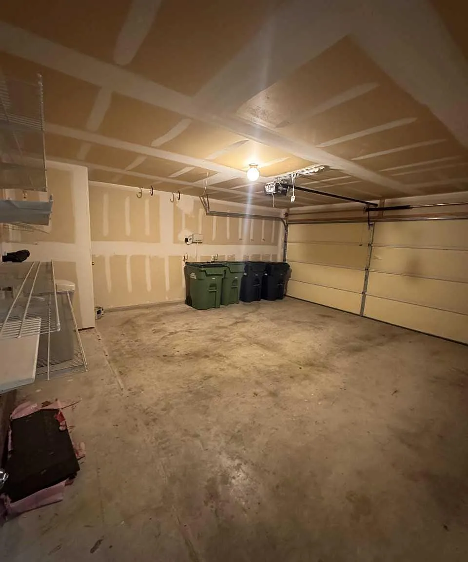 3 bed, 2.0 bath, 1428 sqft, $2,300 — Photo 4