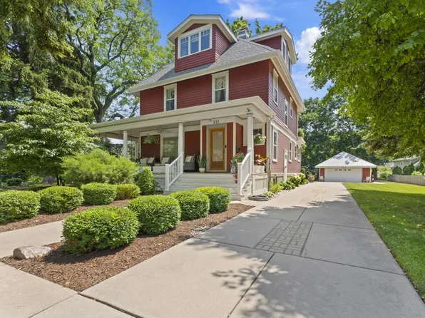 613 West Labelle AVENUE, Oconomowoc, WI 53066