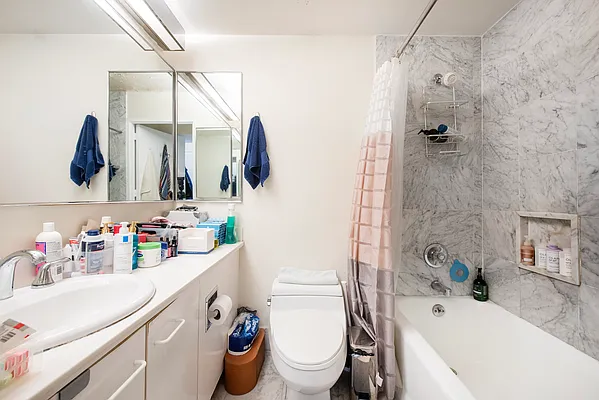 Rented by R New York | media 9