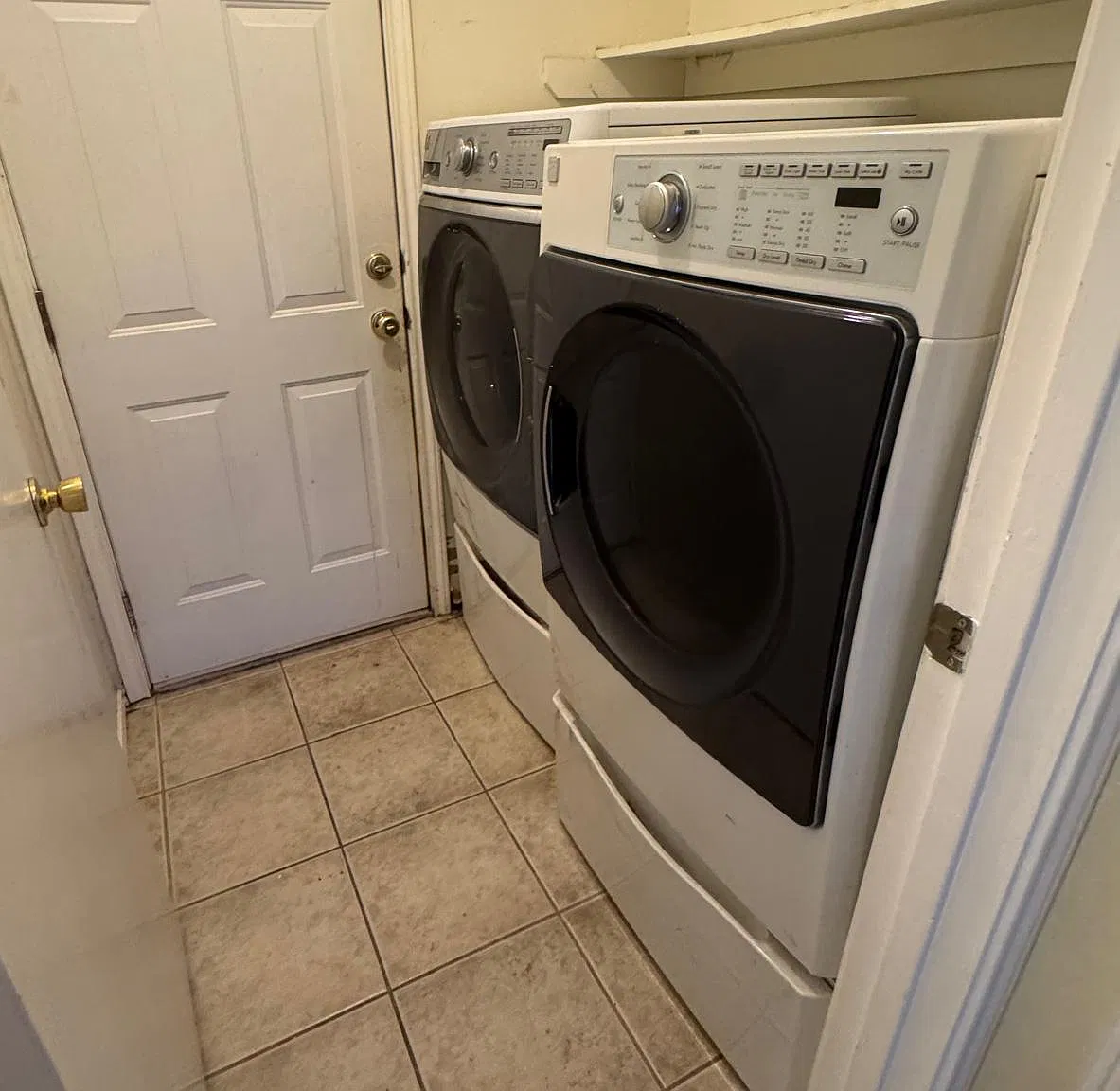 1068 Vamonos Dr — Photo 2