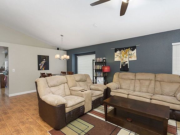 3rd image of 3109 Juniper Dr