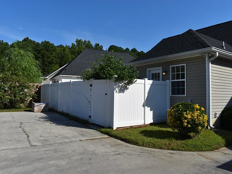 607 Dunloe Cir — Photo 16