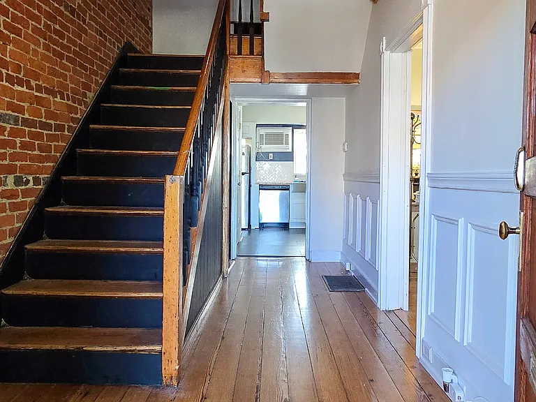 209 W Clay St — Photo 6