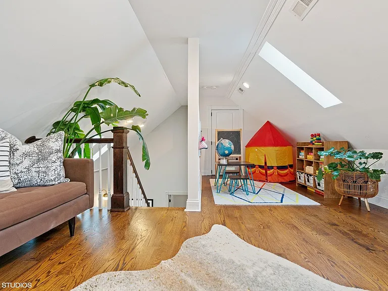 2453 N Richmond St — Photo 24
