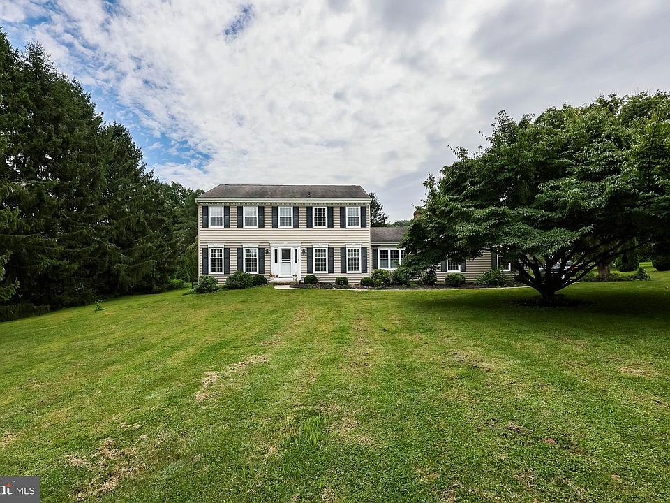 1st image of 212 Wiltshire Dr