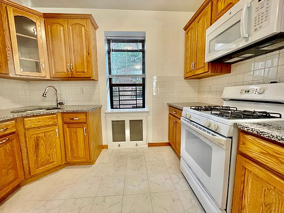 5th image of 300 Main St APT 2C