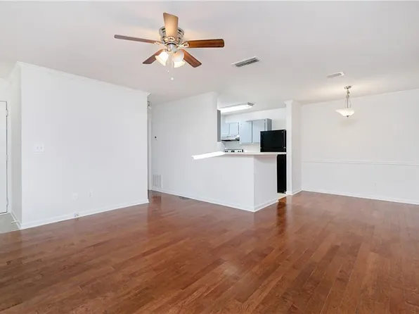 527 Granville Ct, Sandy Springs, GA 30328