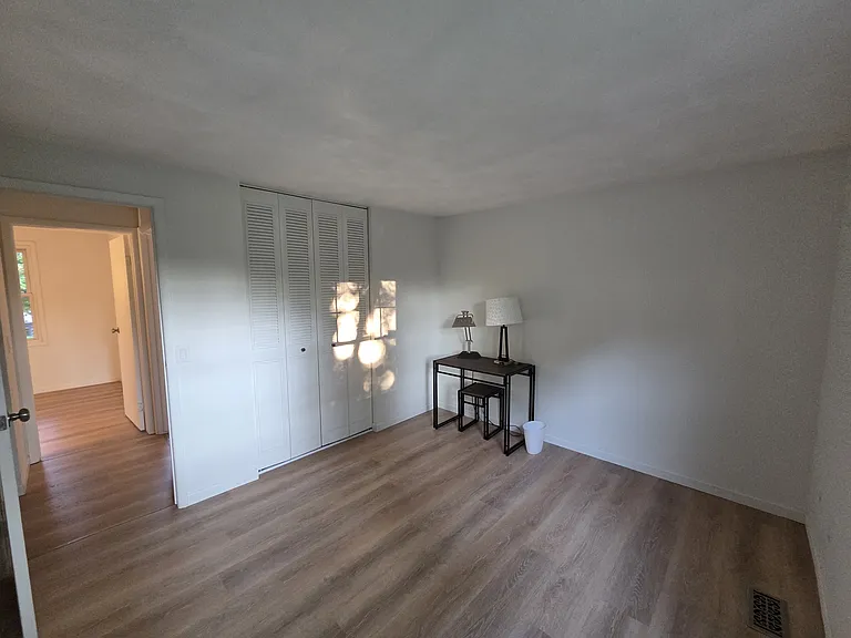 735 Southbriar Rd — Photo 15