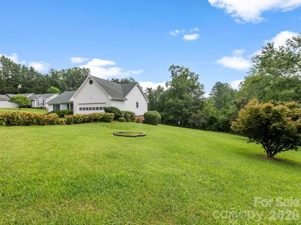 1 Strathmore Dr, Arden, NC 28704