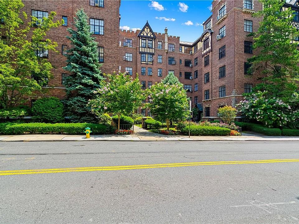 1st image of 292 Main Street #4D