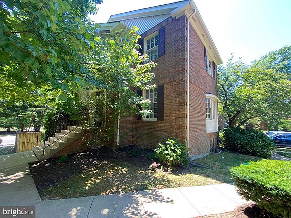 2nd image of 8231 Cedar Landing Ct