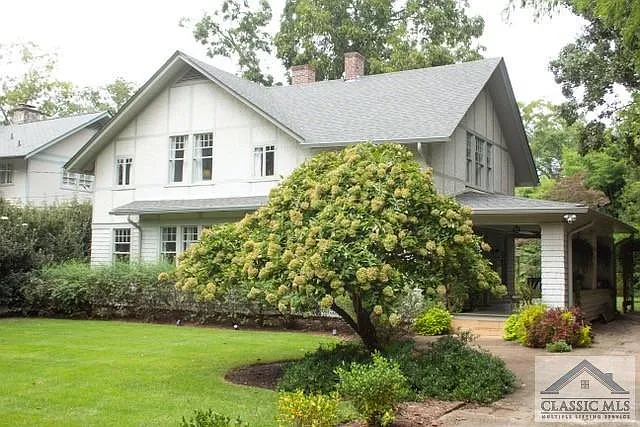 220 Woodlawn Ave photo 1