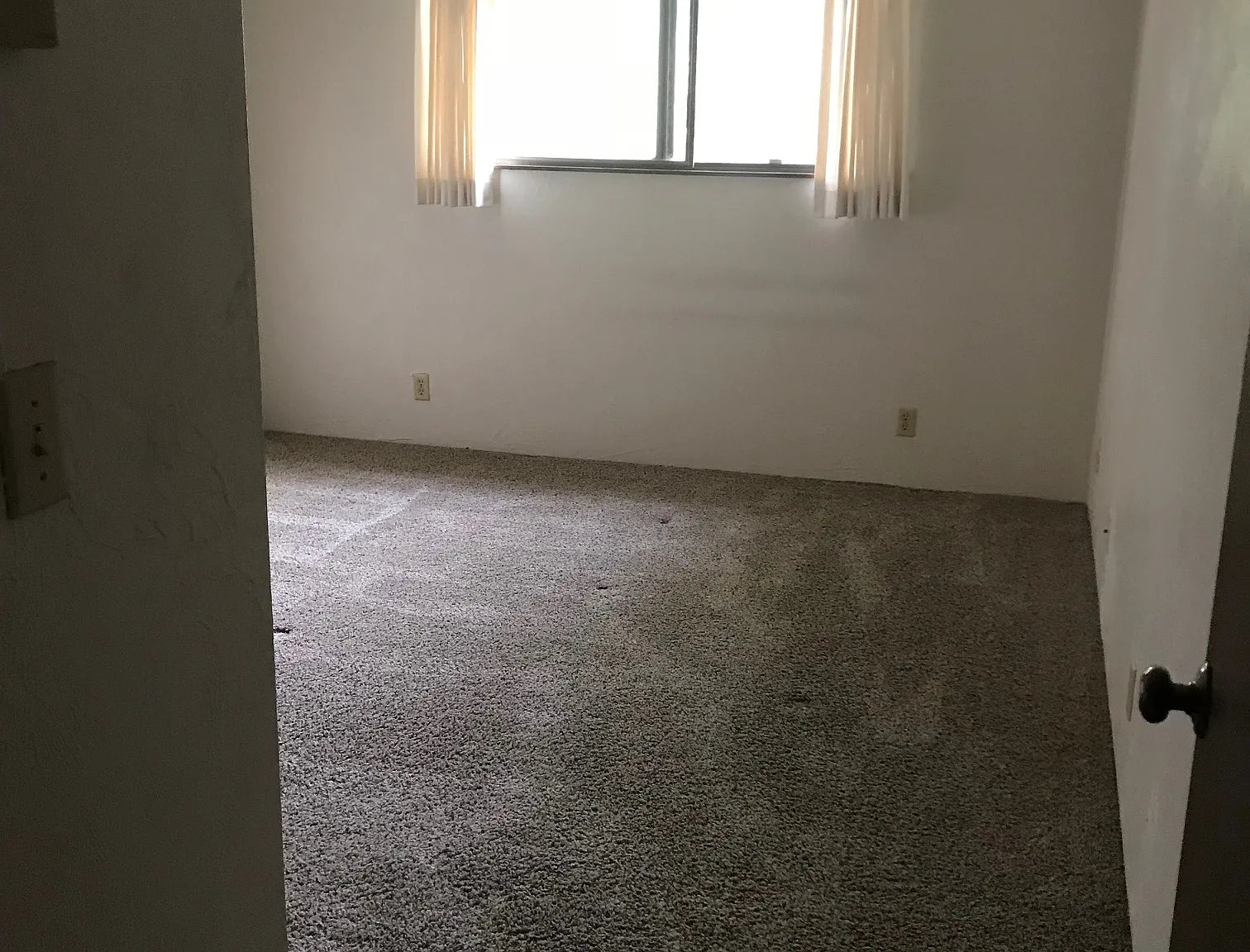 Rivers Edge Apts - 270-05 — Photo 3