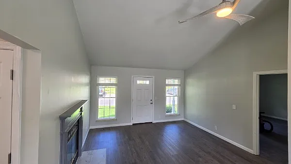 106 Newcastle Ct — Photo 2