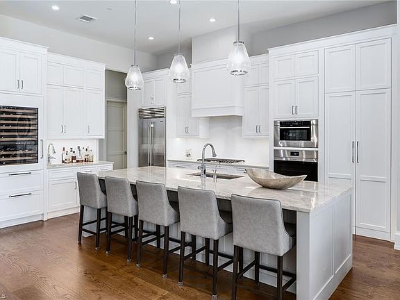 3rd image of 705 Wedge DR
