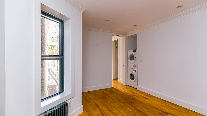 Rented by Nooklyn NYC LLC | media 44