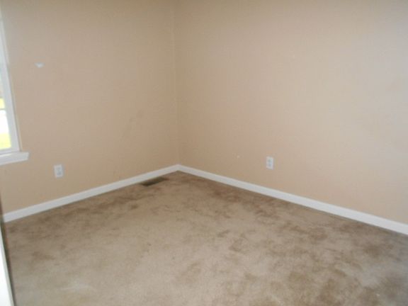 5th image of 243 Clover Cove Dr