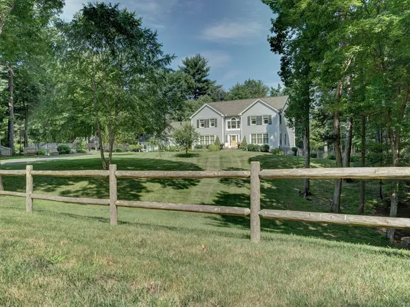 7 Tallwood Lane, Simsbury, CT 06089