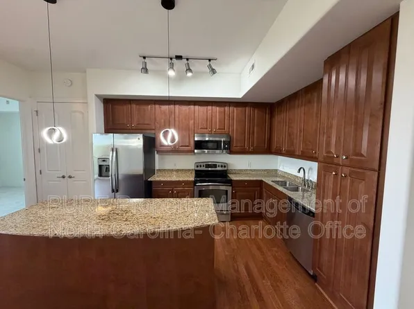 4625 Piedmont Row Dr, Charlotte, NC