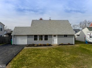 49 Island Rd, Levittown, PA 19057