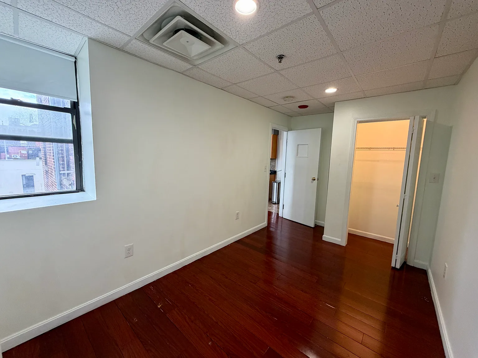 2 bed, 9999 sqft, $3,200 — Photo 4