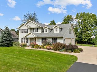1275 Radcliff Rd, Neenah, WI 54956