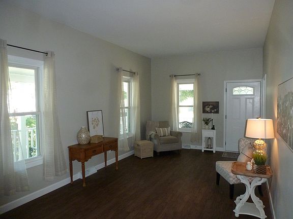 5th image of 307 King St