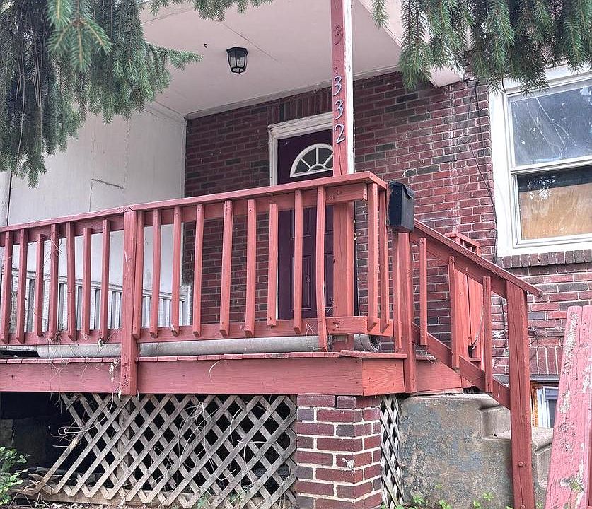 2nd image of 332 W 15th St